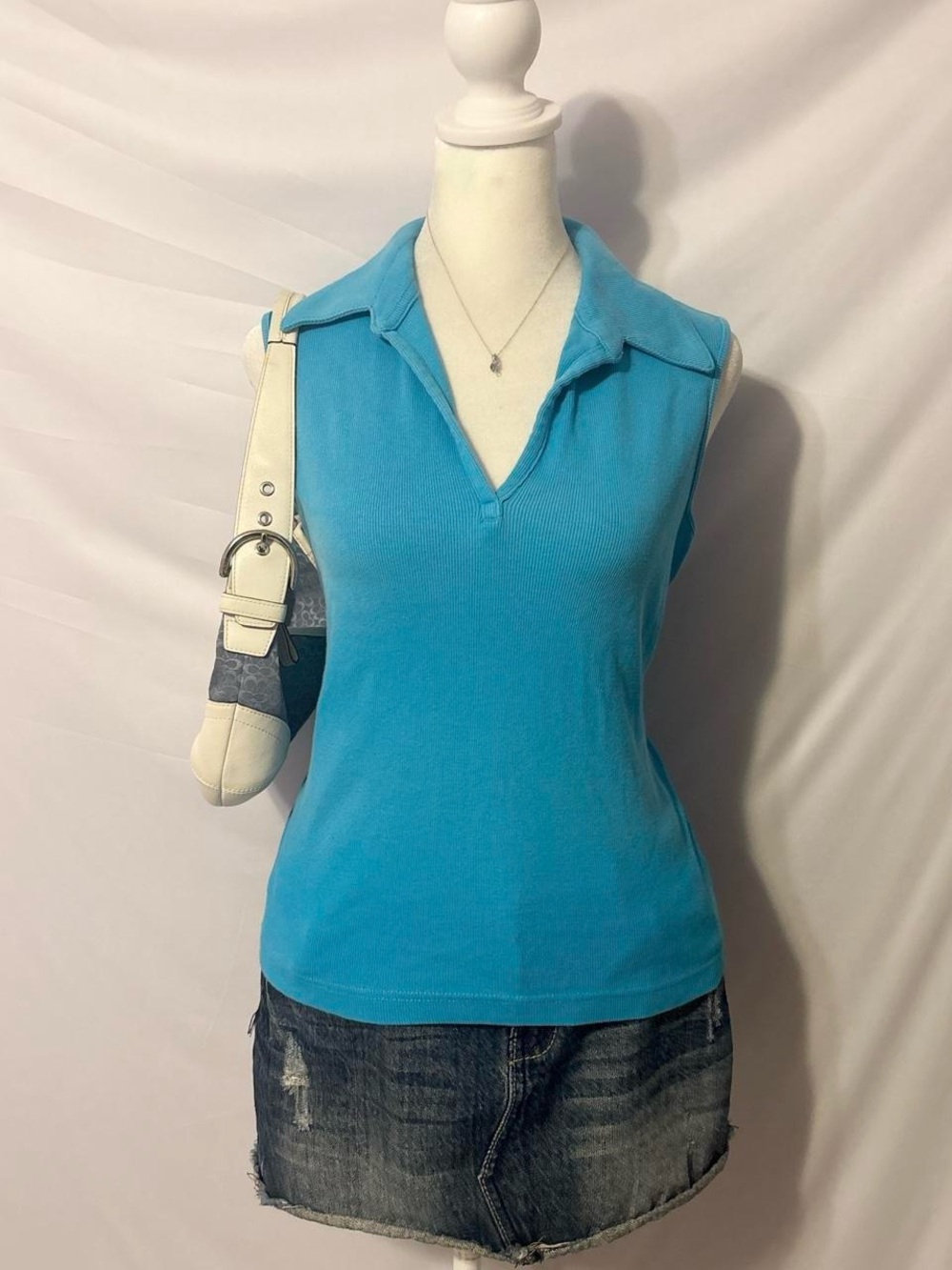 VTG Y2K Sleeveless Blue V Neck Collared Top